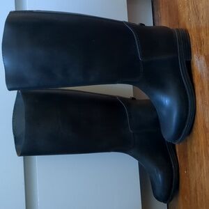 Riding boot style rainboots